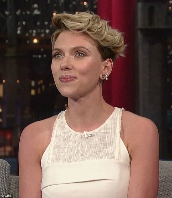 Scarlett Johansson mat ngu vi con